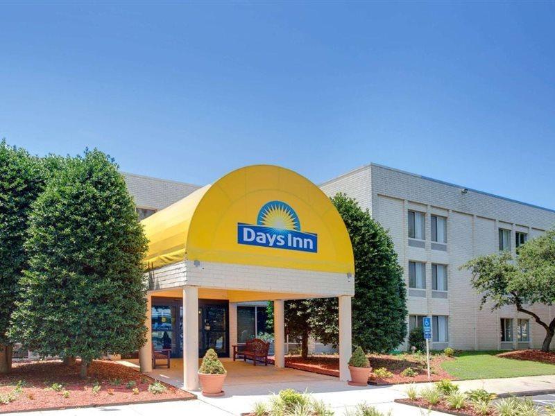 Days Inn By Wyndham Newport News City Center Oyster Point Exterior foto
