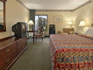 Days Inn By Wyndham Newport News City Center Oyster Point Habitación foto